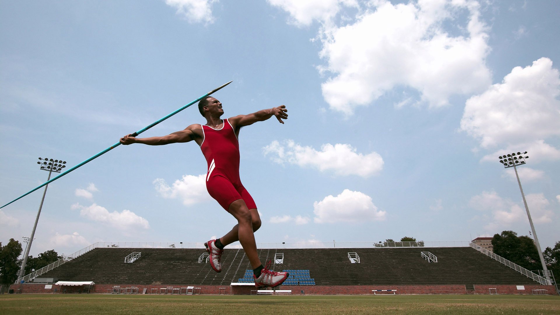 “胡利安·门德斯：阿根廷美洲狮队的传球与进攻之星，未来无可限量”
